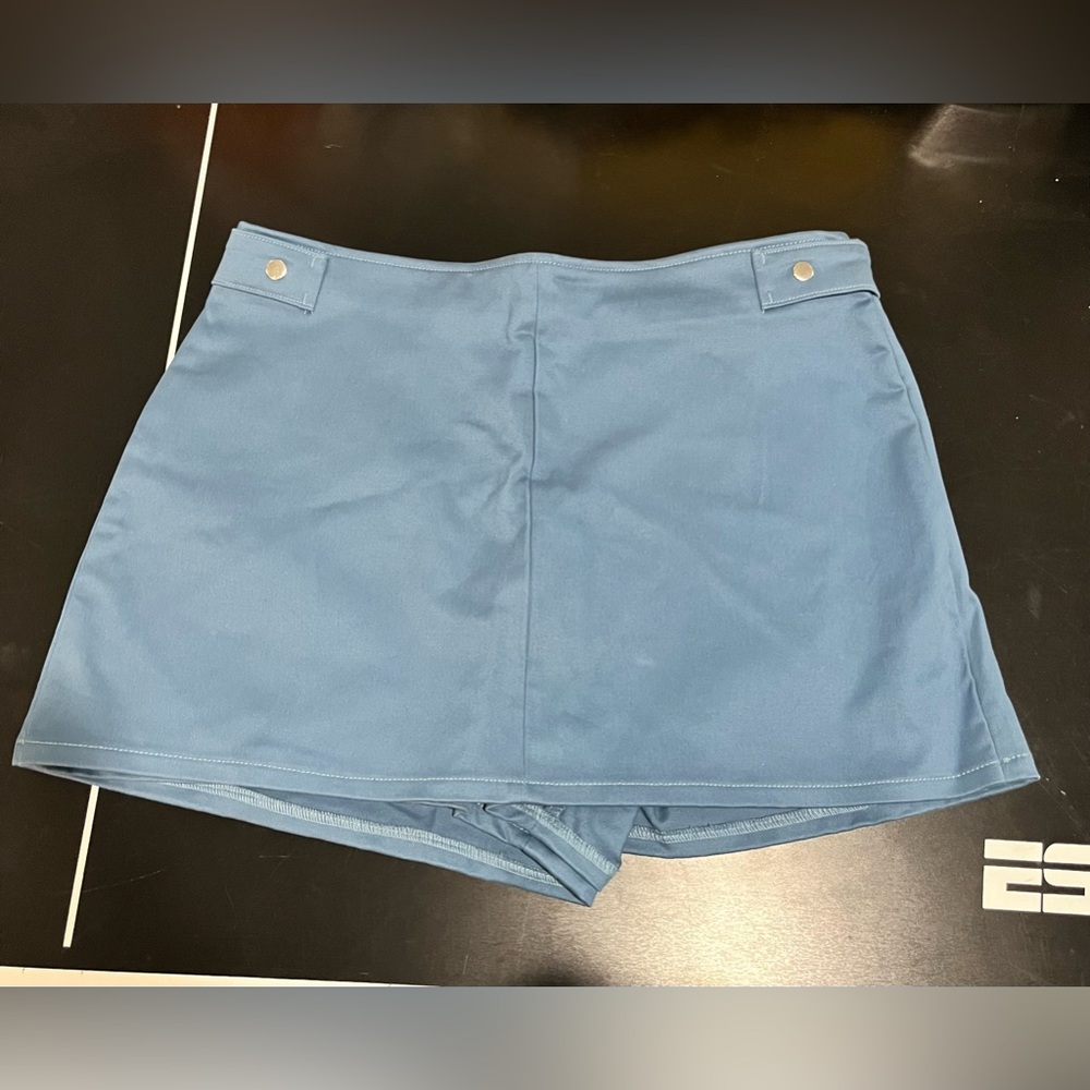 Zara women’s blue skort with zipper and button detailing. Split skirt